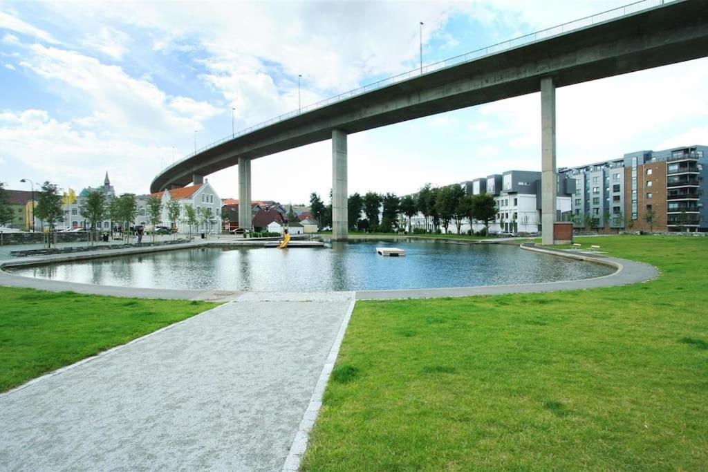 Spacious Waterfront Apartment With Free Parking - Upgraded 2024 Stavanger Luaran gambar